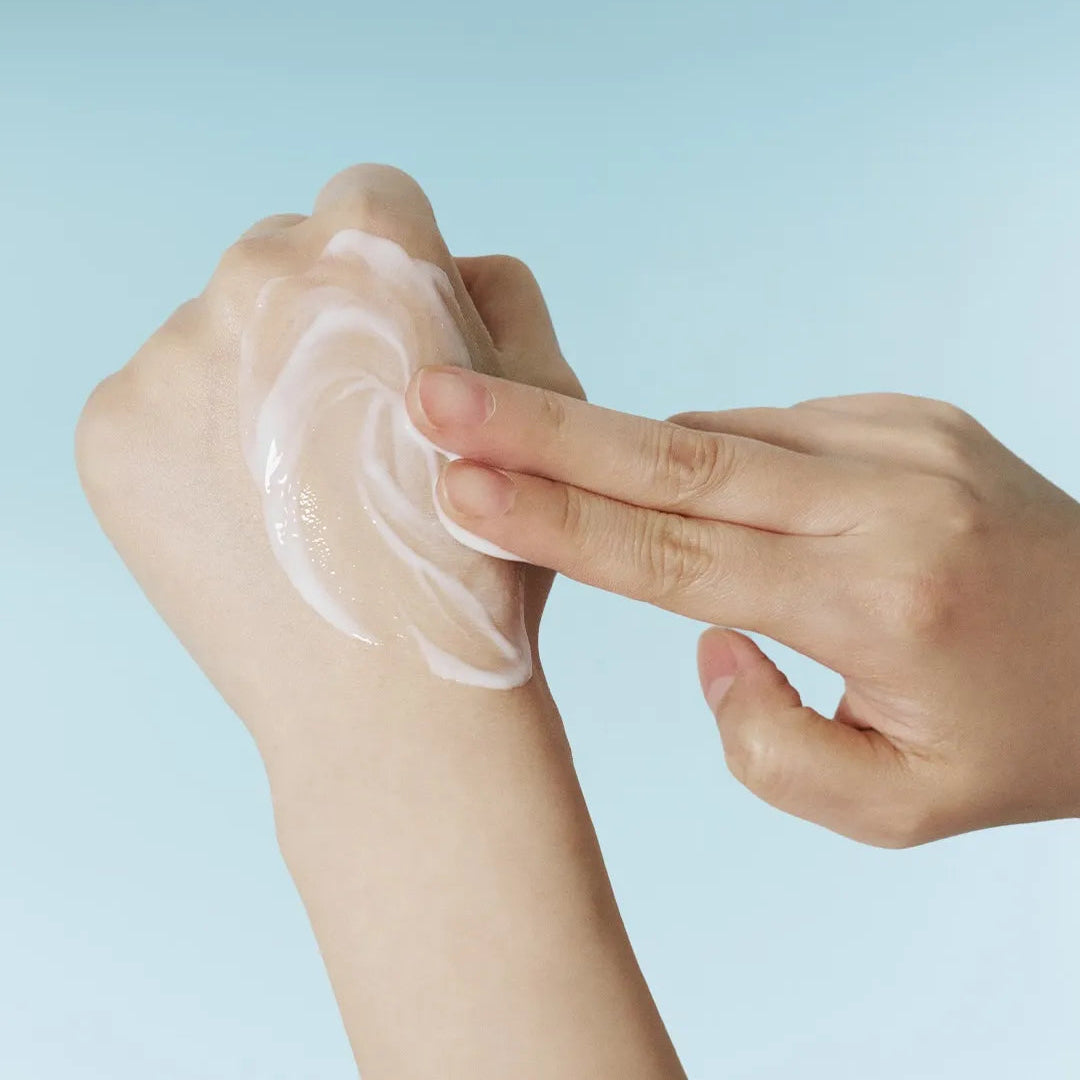 Madagascar Centella Hyalu-Cica Gentle Cleansing Milk
